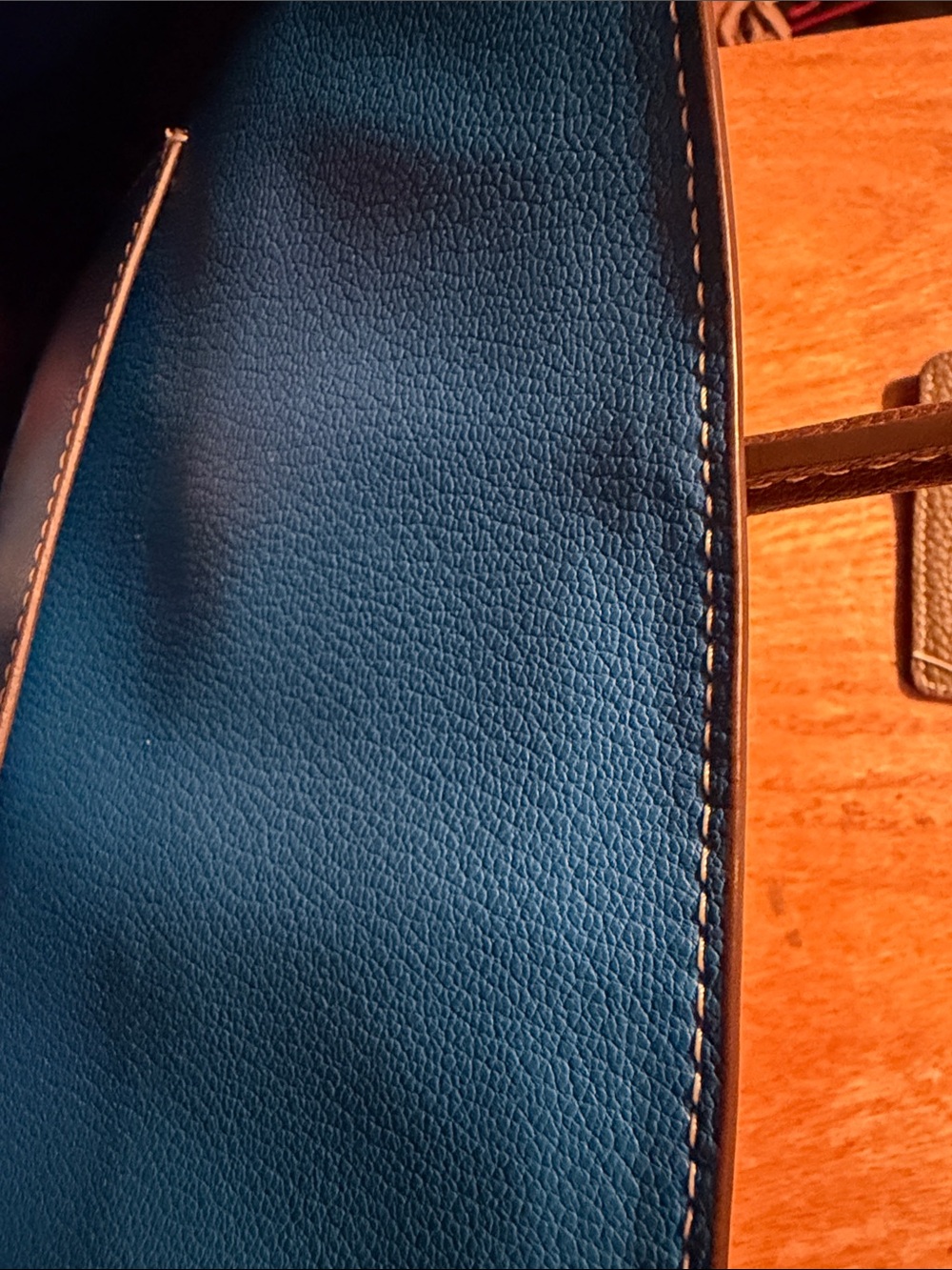 Barenia leather with contrast white stitching - Picture 13 of 17
